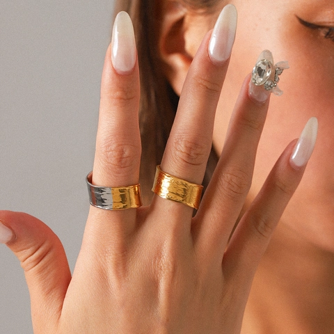 Anello Aperto Martellato in Acciaio Inossidabile per Donna Oro Argento Bicolore Regolabile Onda Geometrica Increspata Gioielli