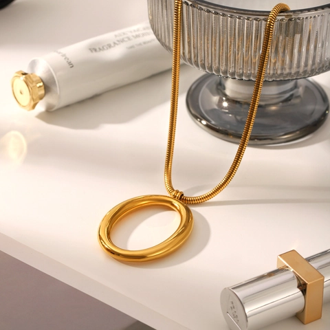 Collana Minimalista con Ciondolo Ovale in Acciaio Inossidabile per Donna Placcata Oro Lucida Geometrica Catena a Serpente Gioielli di Moda