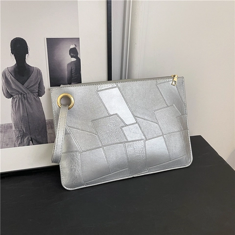 Pochette Femme en Simili Cuir Patchwork Géométrique Sac Enveloppe Métallique avec Dragonne pour Fête Quotidienne Grande Capacité