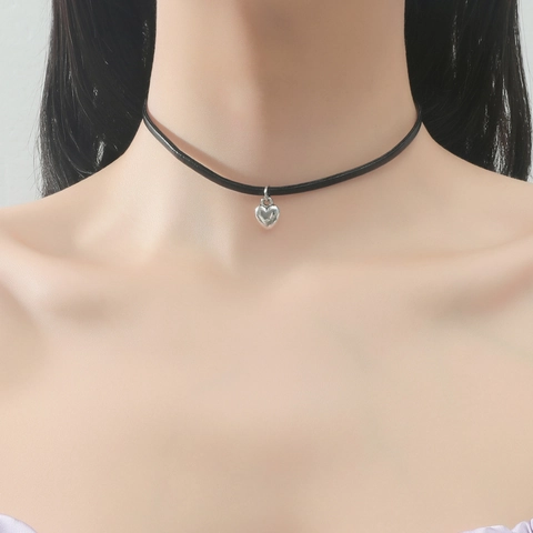 Collar Gargantilla Minimalista con Colgante de Corazón Cuerda Negra Aleación Color Plata Corazón Liso Joyería de Cuello para Mujer Joyería de Moda
