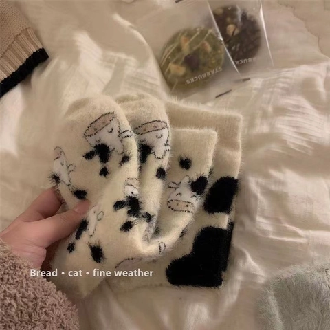 Women Fuzzy Wool Blend Crew Socks Cow Print Thick Warm Winter Sleep Socks Cozy Coral Fleece Floor Socks Japanese Style