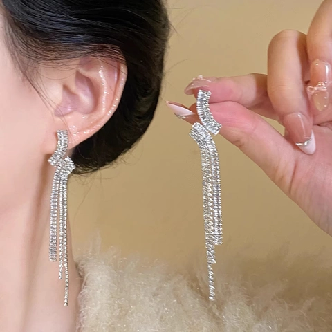 Orecchini Pendenti Lunghi Con Nappa Gioielli In Rame Con Strass Perla Artificial Sintetica E Perno In Argento 925 Elegante