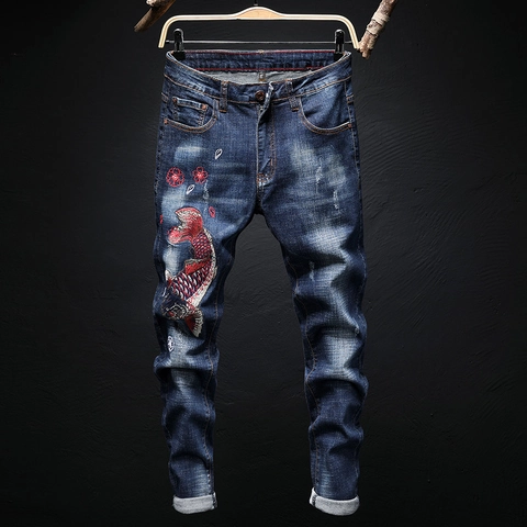 Herren Slim Fit Baumwolle Denim Jeans Mit Karpfen Und Kirschblüten Stickerei Heavy Wash Distressed Streetwear Hose