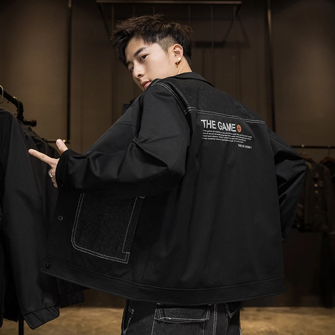 Herren Utility Jacke Kontrasttaschen Buchstaben Print Streetwear Cargo Oberbekleidung Langarm Polyester Bambusfaser Knopfleiste Mantel Für Männer