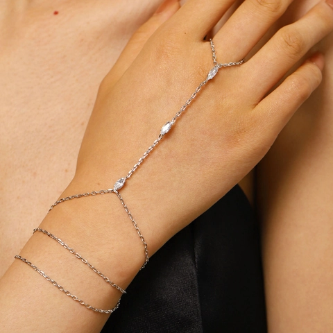 Bracelet de Main en Cuivre Avec Strass pour Femme Bracelet de Luxe Bijoux Elégants pour Usage Quotidien Cadeau
