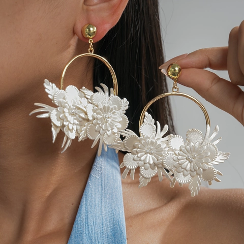 Elegant Leather Flower Circle Stud Earrings With Silver Earring Post Fashion White Floral Artificial Pearl Jewelry For Women
