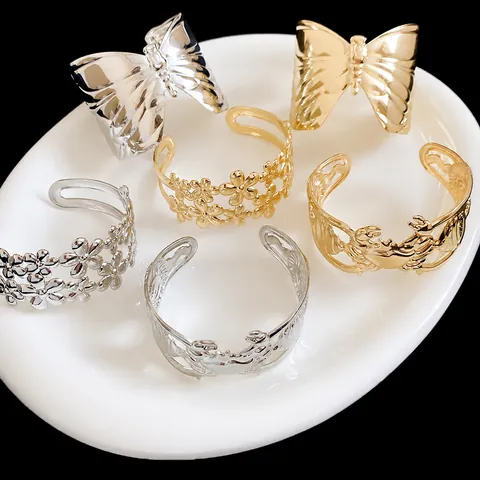 Europäischer Stil Vintage Schmetterling Blume Krabbe Armreif Manschette Armband Premium Übertriebene Persönlichkeit High End Eisen Schmuck Für Damen