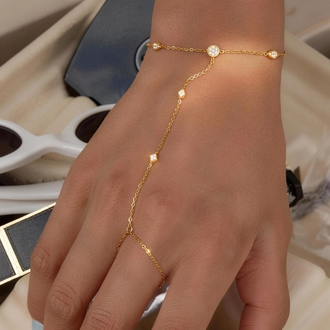 Bracelet Chaîne de Main Élégant en Acier Inoxydable Plaqué Or 18K Avec Strass en Forme de Goutte pour Femme Bracelet Relié à une Bague