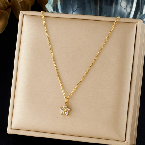 Stainless Steel Flower Pendant Necklace For Women Gold Plated Dainty Rhinestone Floral Clavicle Chain Jewelry Elegant Gift