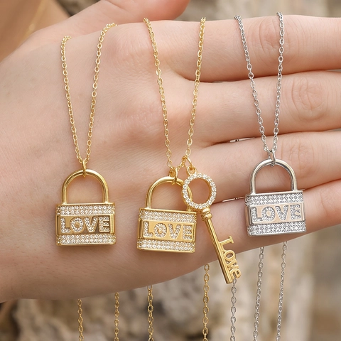 Collana Pendente a Forma di Lucchetto e Chiave LOVE in Rame Placcato Oro 18K con Zirconia Micro Pavé Regalo per la Festa della Mamma