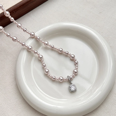Square Rhinestone Pendant Artificial Pearl Necklace For Women Copper Metal French Light Luxury Elegant Clavicle Chain Jewelry