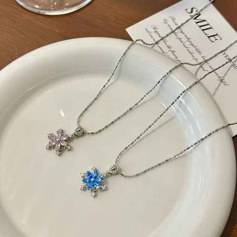 Rotierende Zirkonia Schneeflocke Anhänger Halskette Kupfer Versilbert Exquisite Mode Schmuck Für Damen Weihnachten Geschenk Halsketten