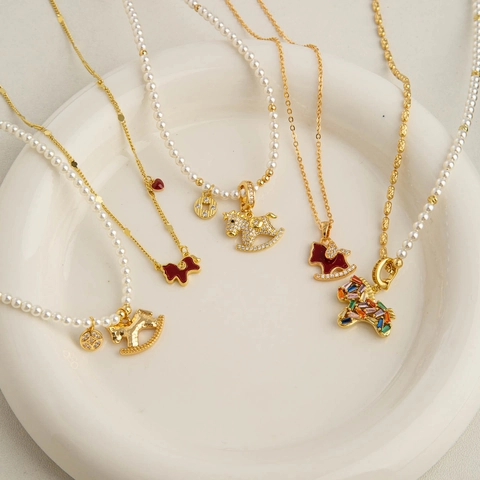 Vintage Copper Alloy Zirconia Horse Pendant Necklace For Women Elegant Artificial Pearl Chain Red Enamel Dog Sweater Chain Jewelry Accessory Gift