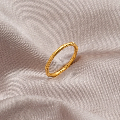 Anello Minimalista in Acciaio al Titanio Placcato Oro con Nodo di Bambù per Donna Gioielli Geometrici Semplici Accessorio Quotidiano
