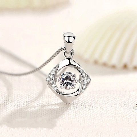 Dancing Stone Clover Pendant Necklace Copper Cubic Zirconia Geometric Box Chain For Women Minimalist Korean Style Jewelry Accessorie