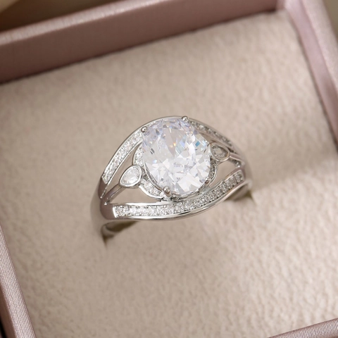 Bague Ovale en Zircone avec Motif de Feuille pour Femme Base en Cuivre Plaqué Argent Strass Incrusté Bijoux de Luxe de Fête