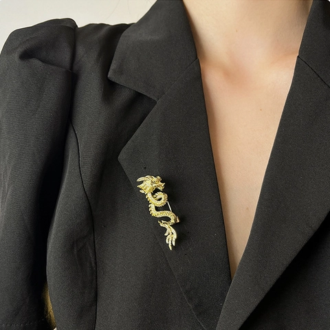 Broche Dragon en Alliage Plaqué Or Vintage Avec Zircon Blanc Incrusté Style Ethnique Épingle de Revers pour Homme Femme