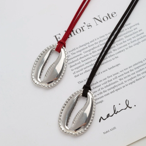 Collana con Pendente a Conchiglia in Rame alla Moda per Donna Catena del Maglione in Corda di Pelle Cerata Lunga Gioielli da Spiaggia Bohemian