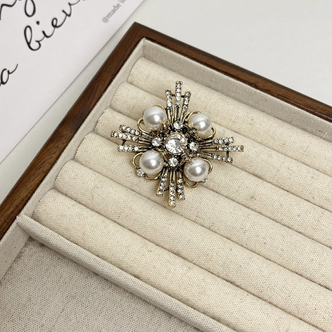 Vintage Kreuz Sternenstrahl Brosche Für Damen Luxus Kupfer Zirkonia Künstliche Perle Brosche Pin Retro Korsage Für Anzug Kleid Hochzeit