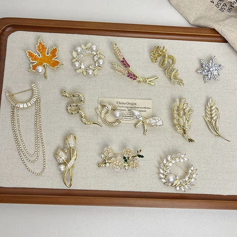 Luxury Gold Plated Copper Brooch With Zirconia Artificial Pearl Wheat Dragon Snake Flower Leaf Lapel Pin For Women Fashion Jewelry