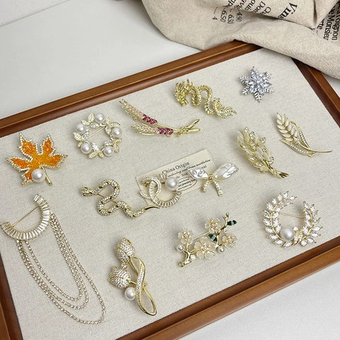 Luxury Gold Plated Copper Brooch With Zirconia Artificial Pearl Wheat Dragon Snake Flower Leaf Lapel Pin For Women Fashion Jewelry