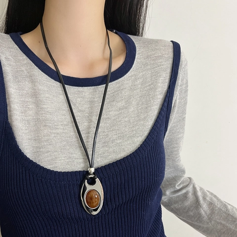 Collana con Pendente in Acciaio al Titanio Minimalista Geometrica Ovale Rotonda Pietra Occhio di Tigre Cordino in Pelle Lunga Gioielli
