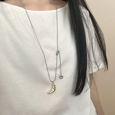 Collana Lunga da Donna in Acciaio al Titanio con Ciondolo a Croissant Regolabile a Trazione Stile Francese Chic Gioielli