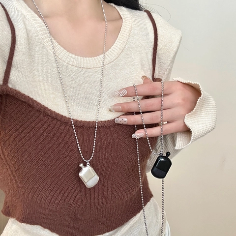Minimalist Alloy Flask Pendant Necklace With Copper Bead Chain Women Retro Perfume Bottle Charm Long Sweater Chain Accessory