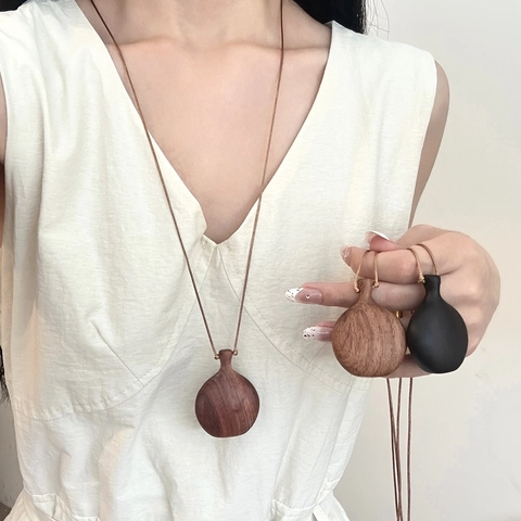Neo-Chinese Vintage Sandalwood Gourd Pendant Necklace Handmade Wooden Hip Flask Adjustable Long Sweater Chain Jewelry Women
