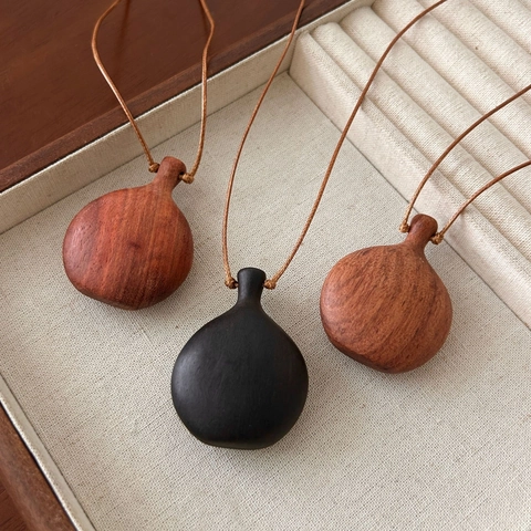 Neo-Chinese Vintage Sandalwood Gourd Pendant Necklace Handmade Wooden Hip Flask Adjustable Long Sweater Chain Jewelry Women