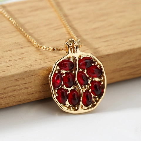 Vintage Pomegranate Pendant Necklace Gold Plated Zinc Alloy Red Synthetic Ruby Stone Fruit Shaped Chain Necklace Women Jewelry Gift