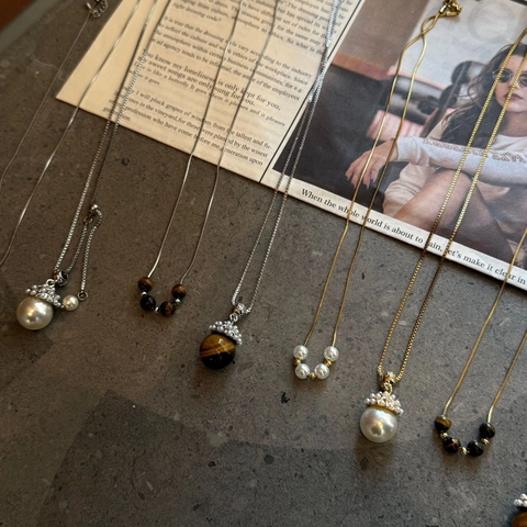 Stainless Steel Crown Artificial Pearl Tiger Eye Pendant Necklace For Women Light Luxury Vintage Gold Silver Plated Jewelry Necklace Set