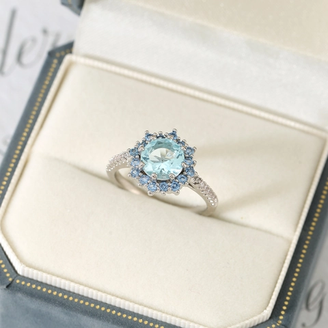 Vintage Palace Style Light Blue Zirconia Flower Cluster Copper Ring For Women Elegant Round Gemstone Inlaid Jewelry Accessory