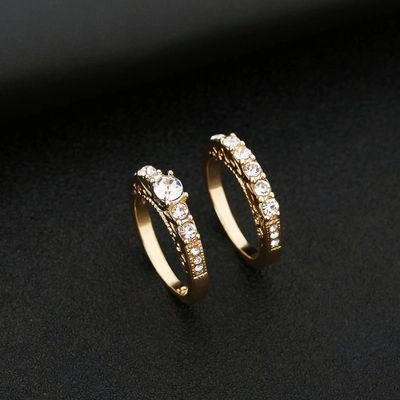 Conjunto de Anillos de Aleación de Zirconia Chapado en Oro Vintage para Mujer Anillo de Compromiso de Cristal Redondo Calado