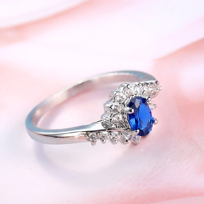 Lussuoso Anello da Donna Con Pietra Preziosa Ovale Blu Placcato Argento Fascia Halo Zirconia Gioielli per Matrimonio Festa