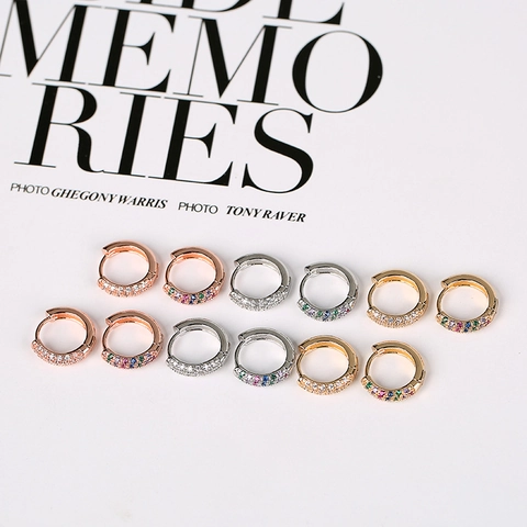 Orecchini a Cerchio Huggie in Rame e Zircone da Donna a Tre File Micro Set Geometrici Circolari Gioielli di Moda Accessorio Elegante