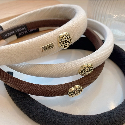 Eleganter Stoffumwickelter Haarreif Für Damen Mit Goldfarbenem Kamelien-Metalldekor Vintage Korean Style Haarschmuck