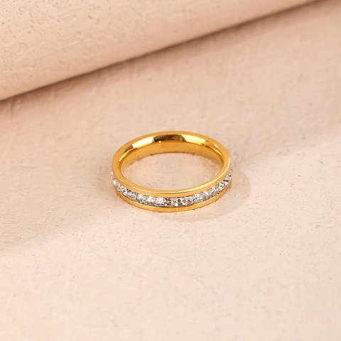 Minimalist Titanium Steel Gold Plated Eternity Ring For Women Square Cut Zirconia Full Diamond Band Inlaid Fashion Jewelry Gift