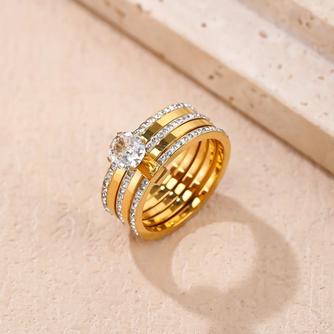 Bague en Acier Inoxydable Triple Rangée de Zircone pour Femmes Tendance Plaquée Or Argent Étincelant Bijoux de Bague pour Doigt