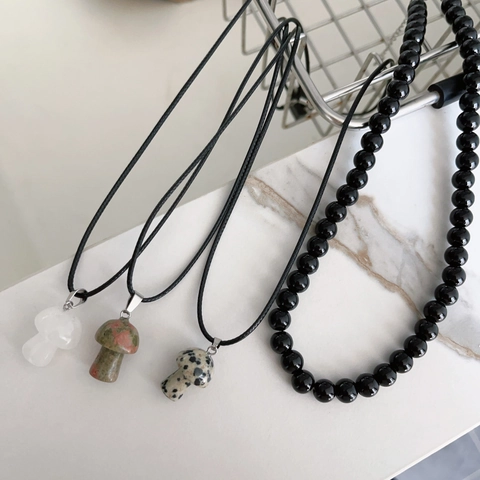 Handmade Natural Stone Mushroom Pendant Necklace Layering Design Black Artificial Pearl Beaded Clavicle Chain For Women Jewelry