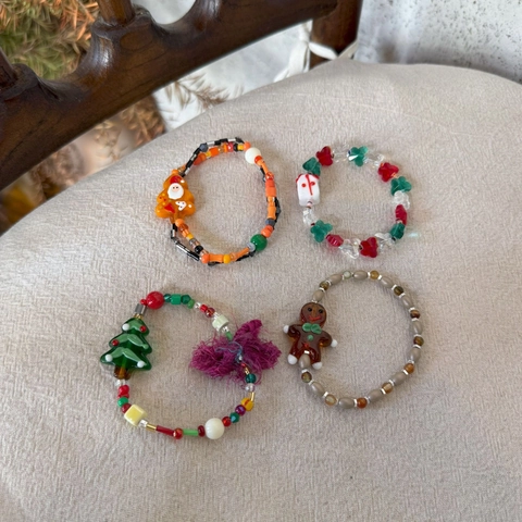 Christmas Beaded Bracelet For Women Handmade Glass Resin Gingerbread Man Santa Claus Christmas Tree Tassel Gift Box Festive Jewelry
