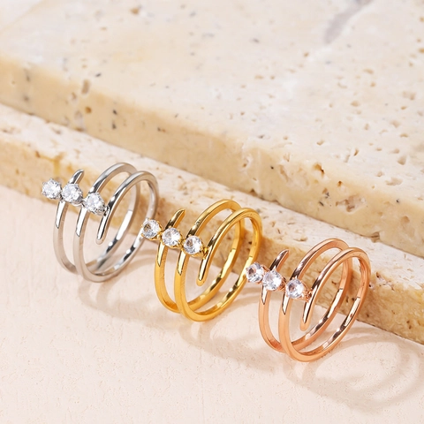 Bague Ouverte en Acier Titane Zircon Creux à Trois Couches Style Luxe Léger Japonais Bijoux de Doigt Minimalistes pour Femmes