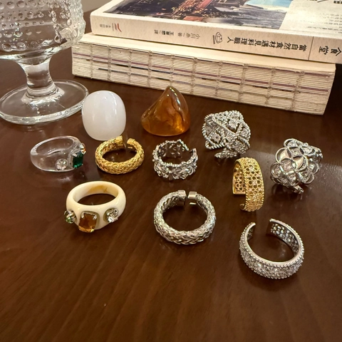 Vintage Resin Copper Hollow Out Lace Ring For Women Korean Style Geometric Rhinestone Inlaid Luxurious Fashion Finger Ring