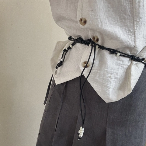 Catena a Vita Intrecciata in Stile Cinese Moderno Cintura in Corda di Ecopelle Con Perline Bianche Nappa d'Argento per Donna Accessorio Moda