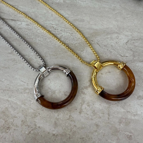 Minimalist Stainless Steel Round Circle Pendant Necklace Retro Amber Resin Splicing Long Sweater Chain For Women Men Jewelry