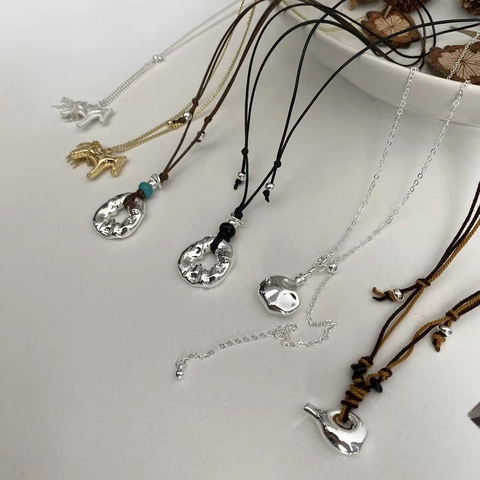 Vintage Irregular Hammered Geometric Pendant Necklace For Women Woven Rope Long Metal Horse Tassel Adjustable Jewelry Accessory