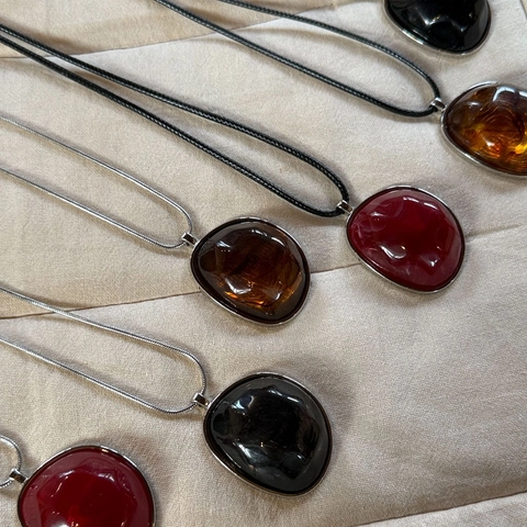 Vintage Irregular Round Resin Pendant Necklace For Women Minimalist Maillard Style Stainless Steel Adjustable Sweater Chain