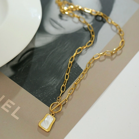 Collana con Pendente in Acciaio Inossidabile da Donna Oro Geometrico Quadrato Consistenza della Conchiglia Collana con Chiusura a Levetta OT Gioielli di Moda