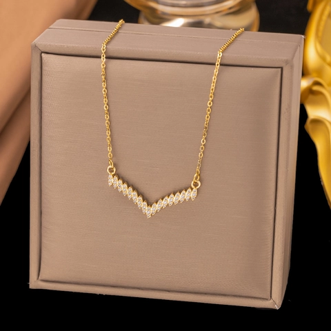 Elegante Collar de Acero Inoxidable Chapado en Oro Con Colgante de Ala en V Zirconita Joyería para Mujer