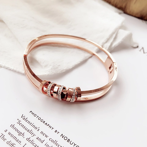 Fashion Rose Gold Plated Stainless Steel Zirconia Bangle For Women Elegant Lucky Knot Wave Sliding Beads Jewelry Finger Bangle Gift